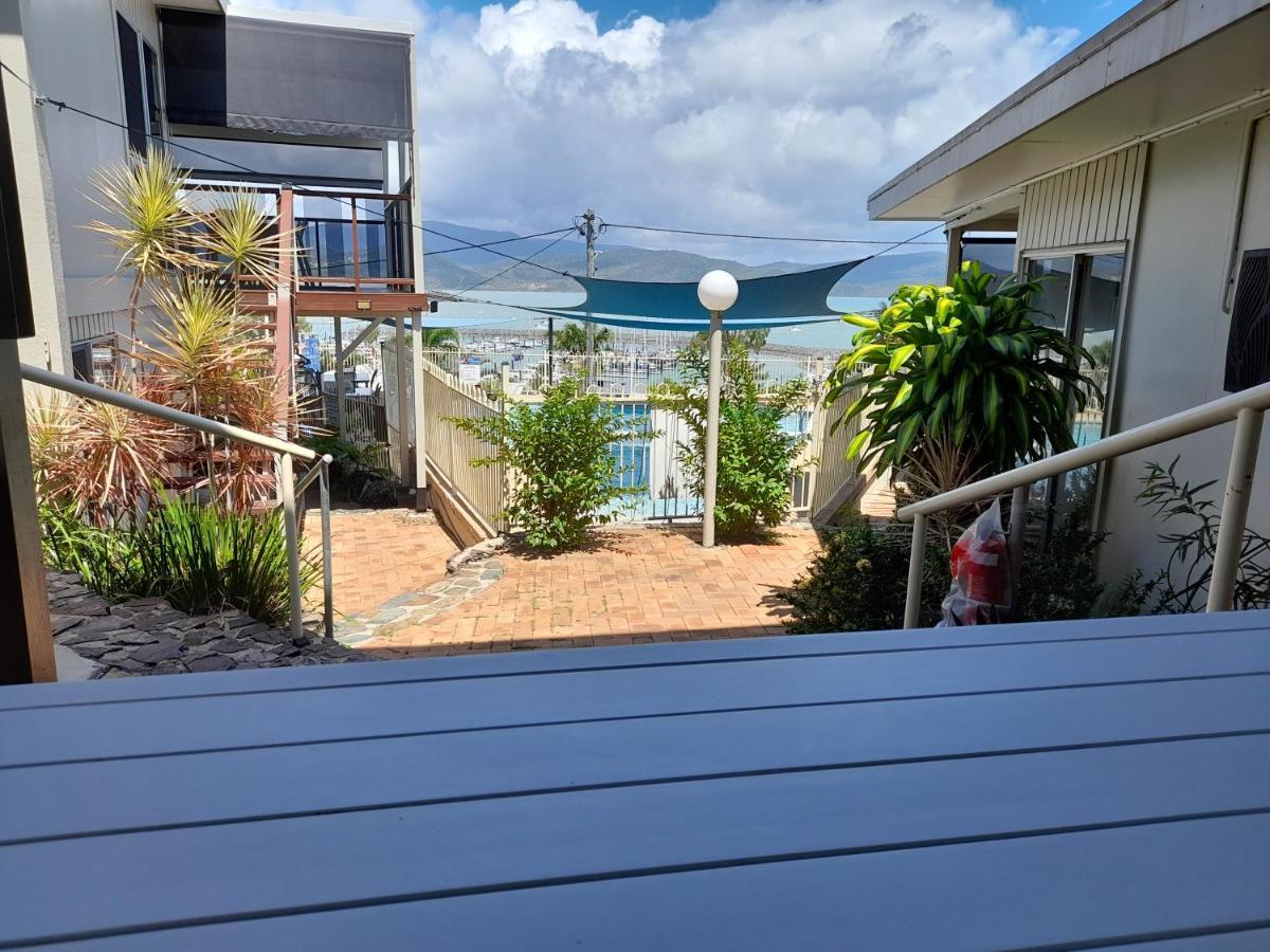 Airlie Apartments Airlie Beach Exteriör bild