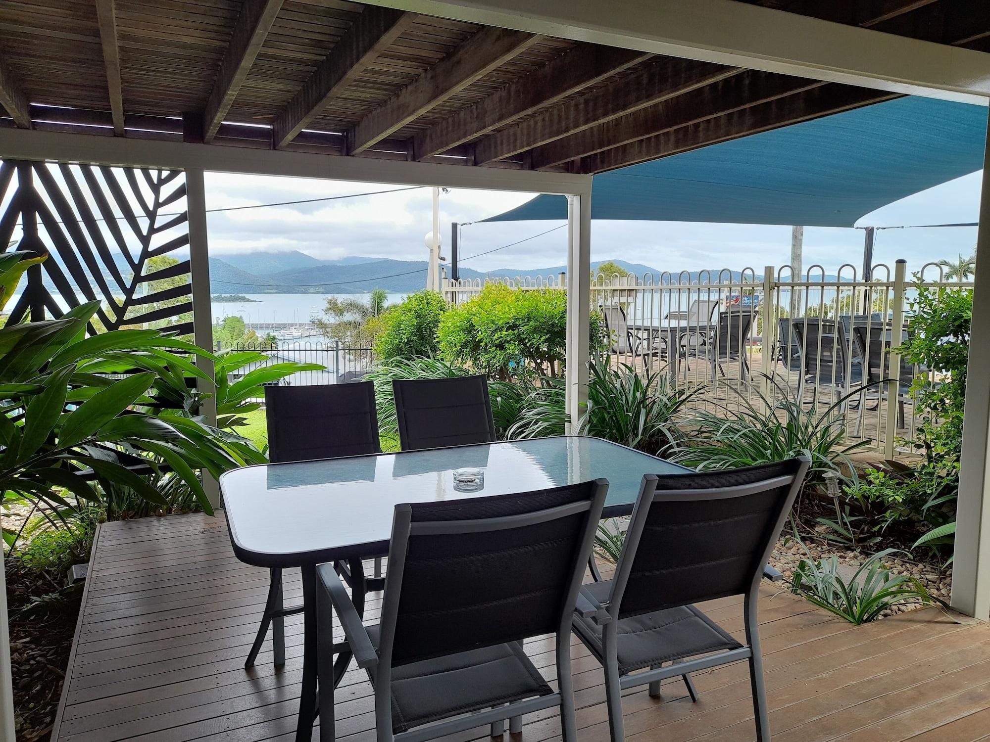Airlie Apartments Airlie Beach Exteriör bild
