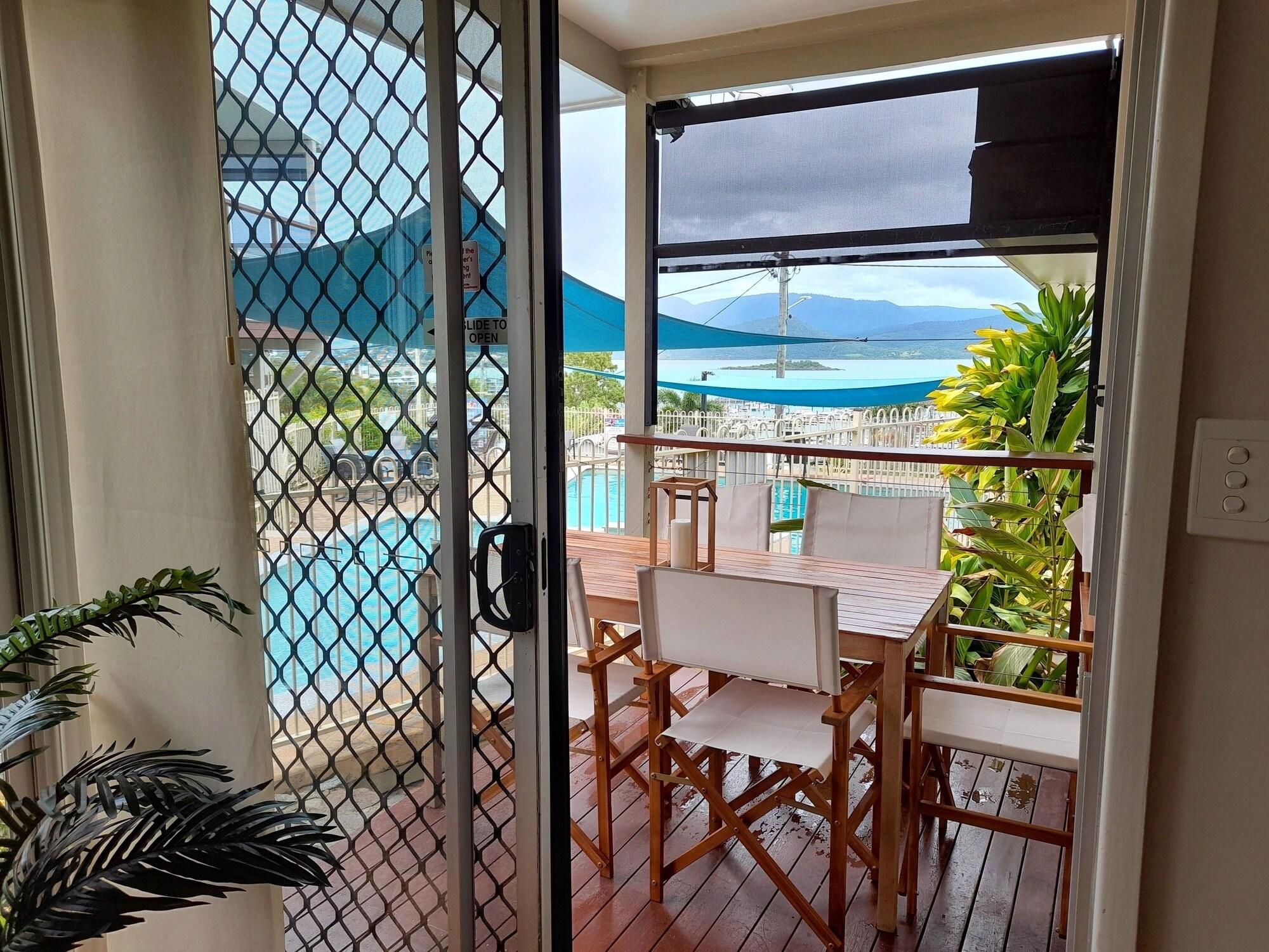 Airlie Apartments Airlie Beach Exteriör bild