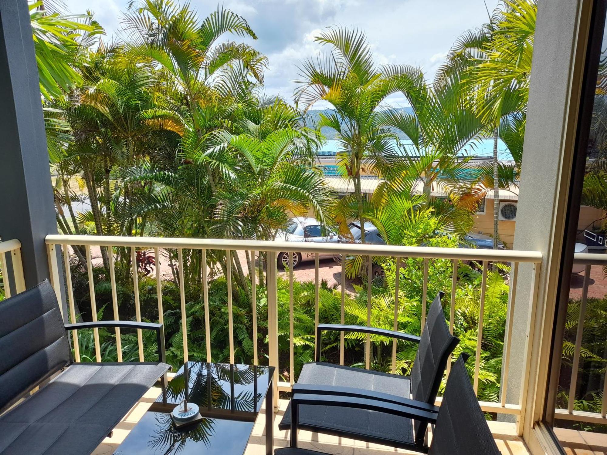 Airlie Apartments Airlie Beach Exteriör bild
