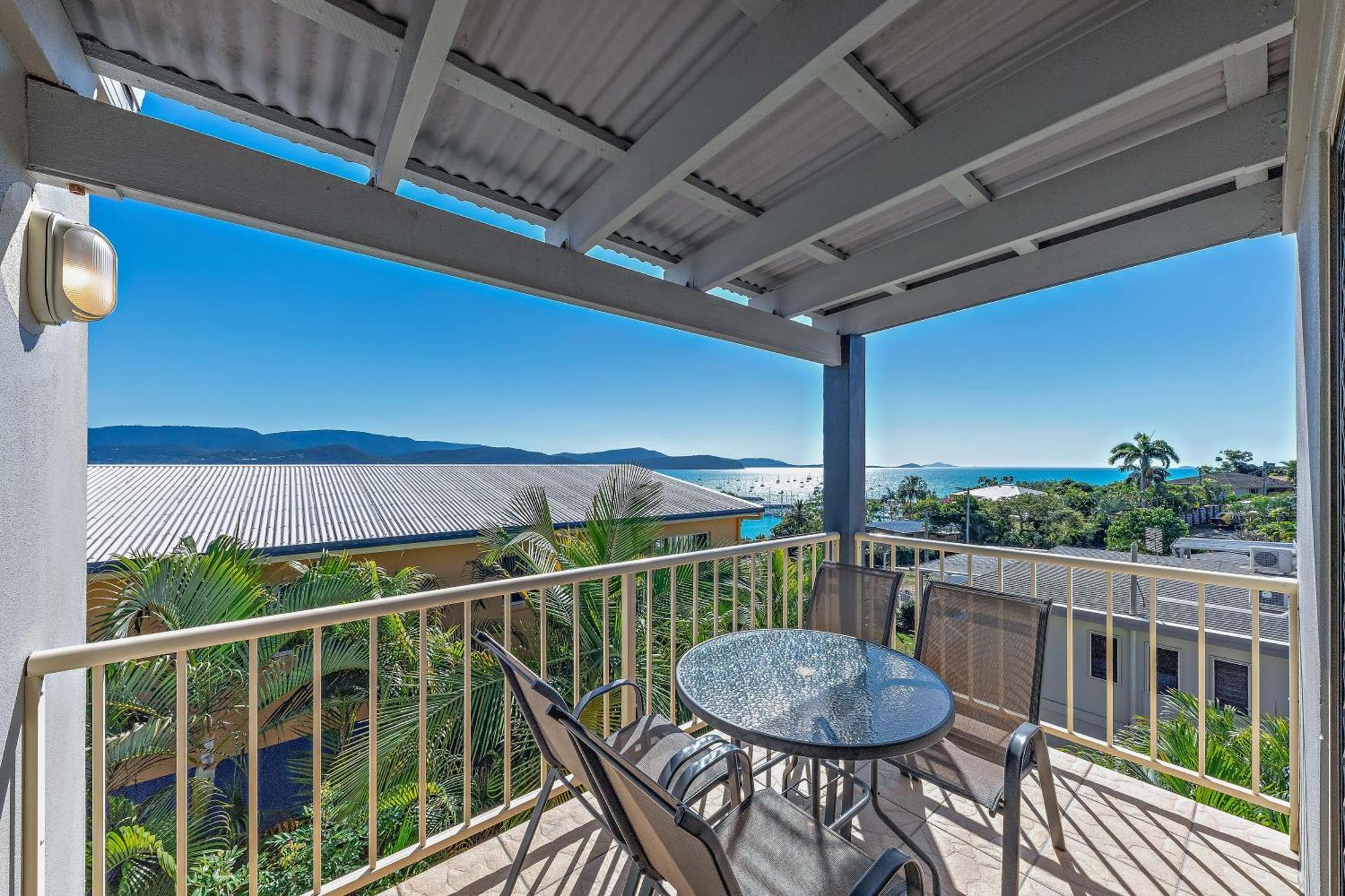 Airlie Apartments Airlie Beach Exteriör bild