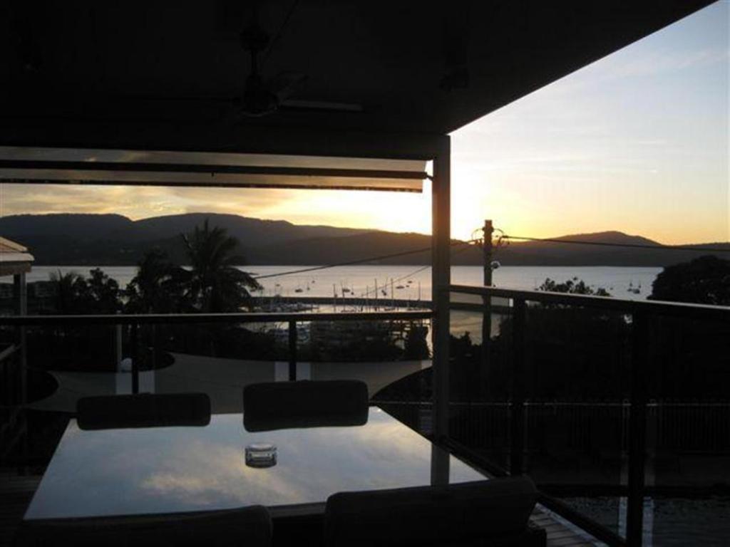 Airlie Apartments Airlie Beach Exteriör bild